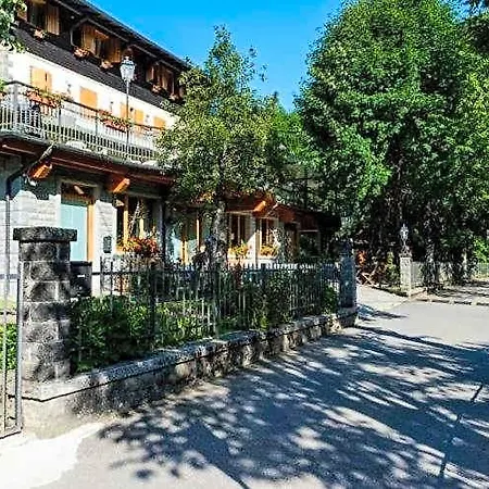 فندق Ristorante Il Laghetto فيومالبو