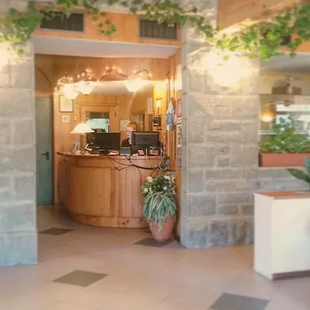 Hotel Ristorante Il Laghetto *